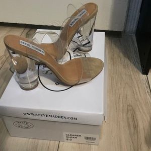 Clear Steve Madden size 8 only worn inside to try on didn’t ever wear outside.